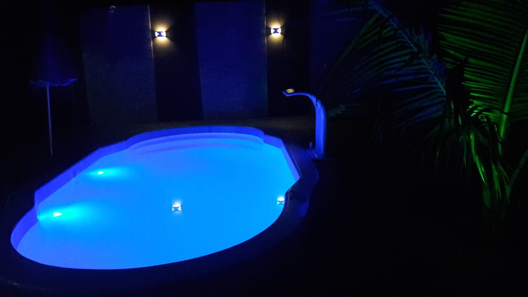 Piscina de Fibra instalada pela Tatu Piscinas em MS
